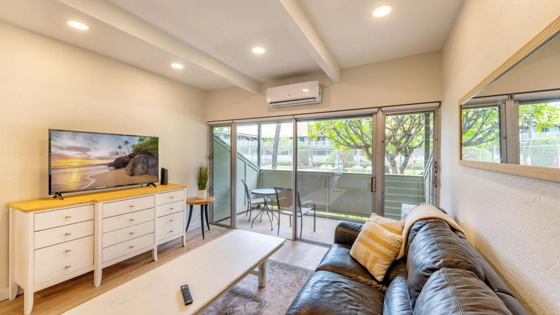3Mins Walk To Beach! Laundry, Pool, Hot Tub & More Kihei Aparthotel
